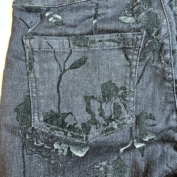 Joseph Ribkoff Quiet Luxury Tonal Floral Textured Charcoal Gray Jeans 4 - Picture 8 of 12